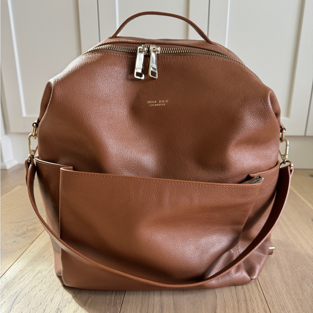 Mina Baie Stevie Midi in full grain leather. Backpack, diaper bag, shoulder bag!